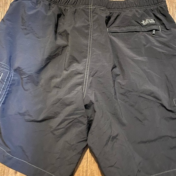 Columbia Black Utility Shorts - Picture 2 of 7